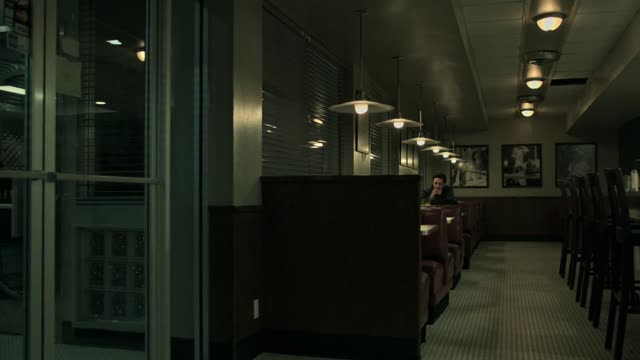 Олень-самец