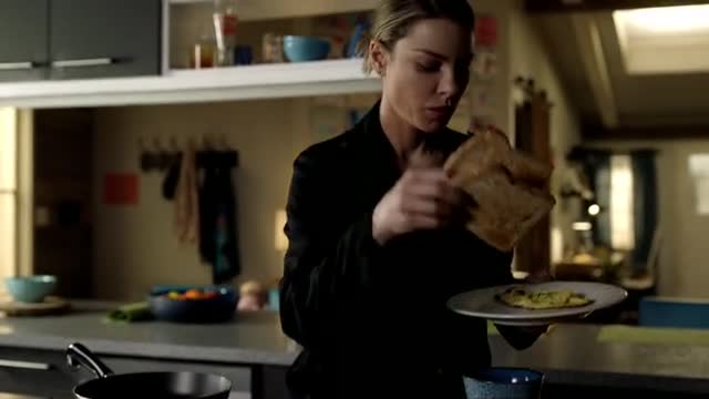 Вмешавшаяся стюардесса