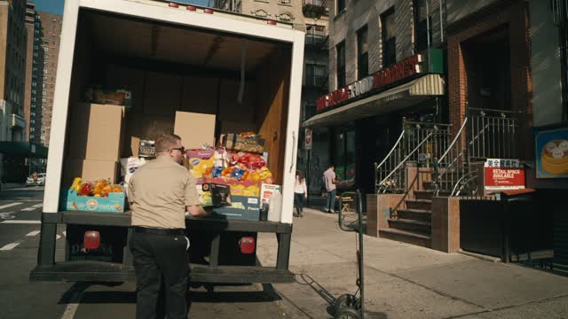 Привет, Эллиот